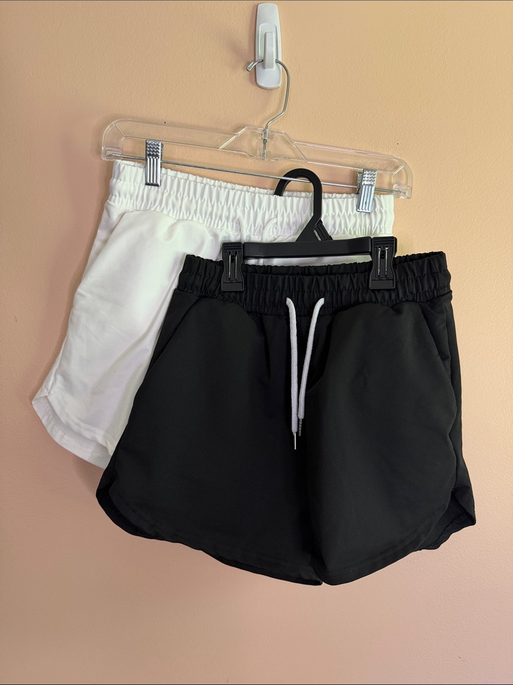 Women’s Athletic Drawstring Shorts Set-1 black 1 white
